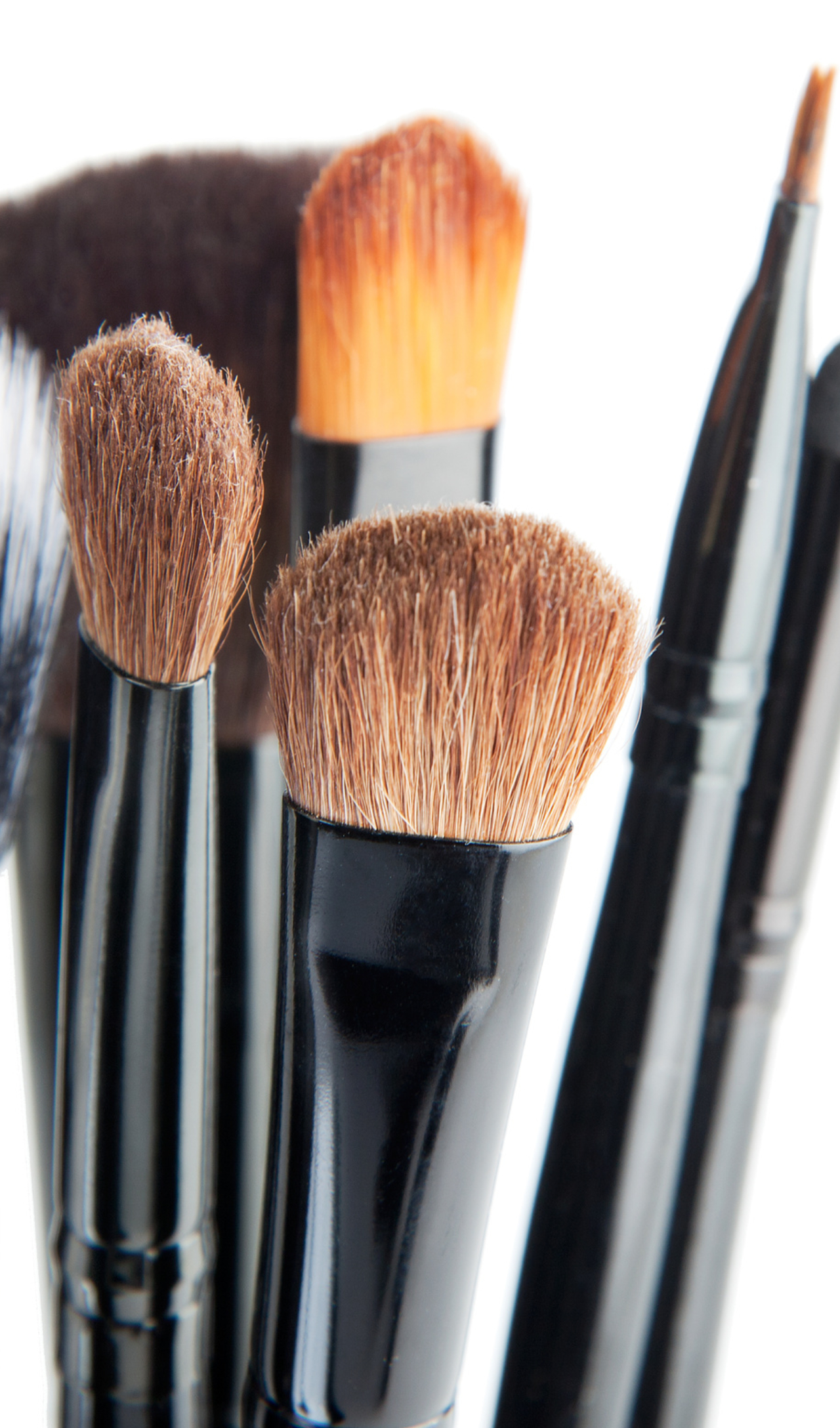 Cómo Limpiar las Brochas de Maquillaje Después de Su Uso