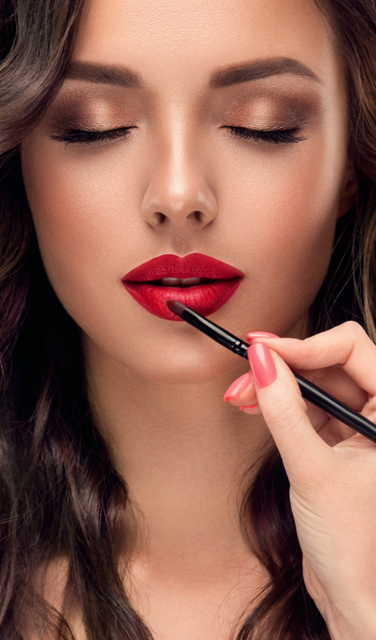 Cómo resaltar los labios con maquillaje para lograr un look de impacto