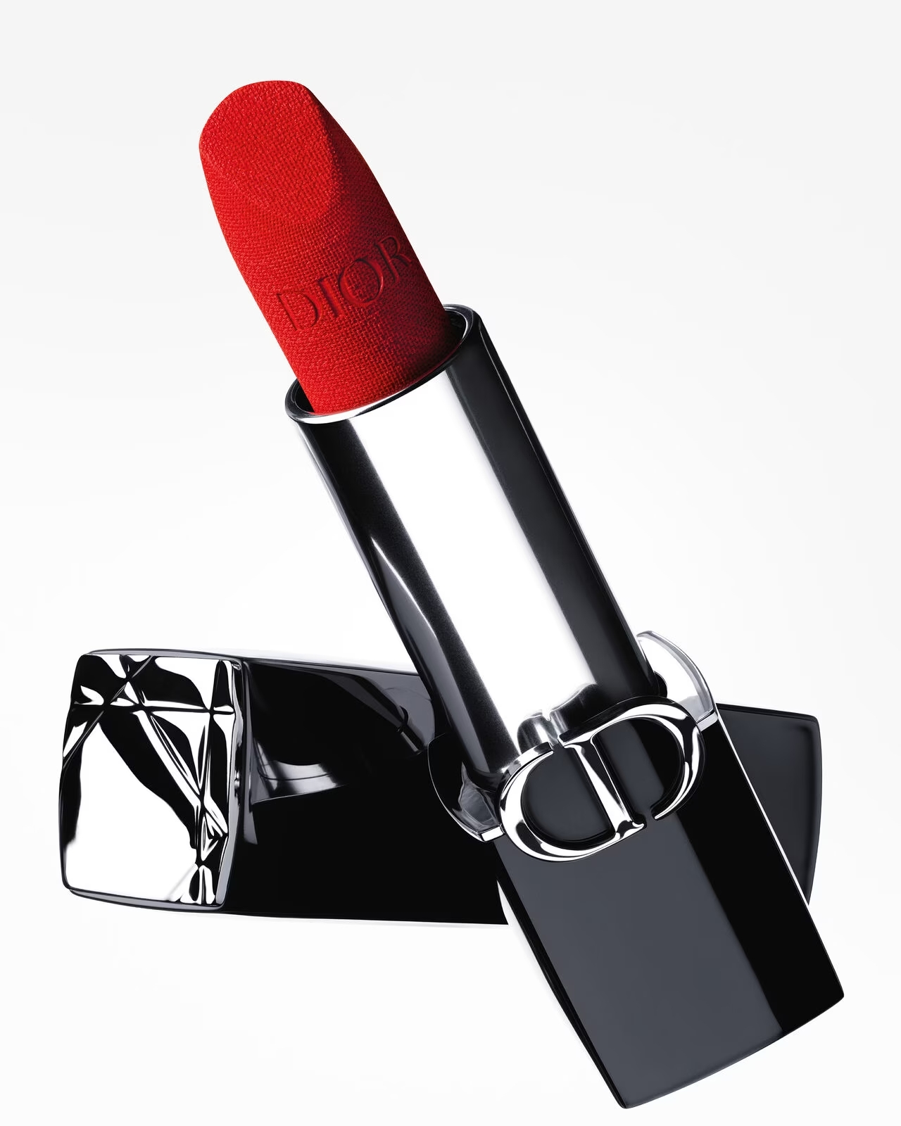 Deslumbra con Rouge Dior: la Poderosa Elegancia del Maquillaje de Alta Costura
